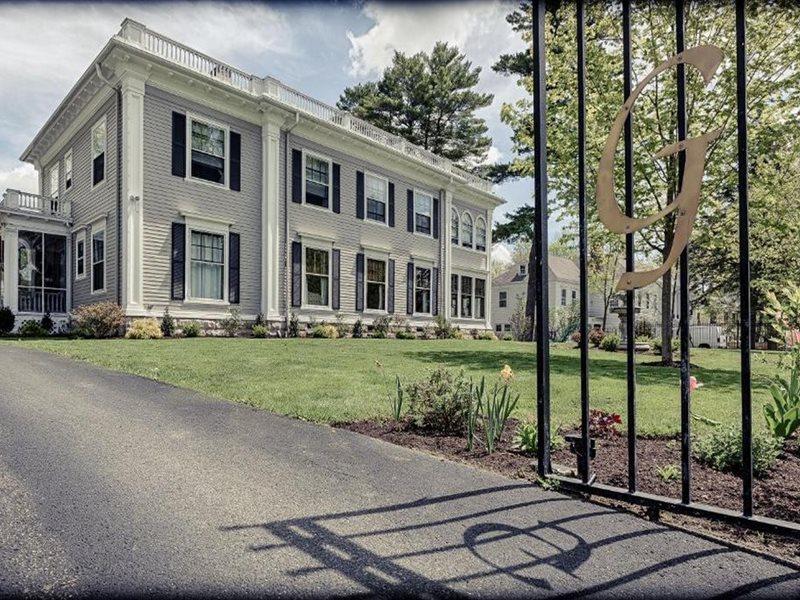 Gateways Inn Lenox Exterior photo